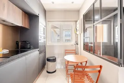 Cuisine ou kitchenette dans l'établissement LX169 Design lumineux a deux pas de la Croisette