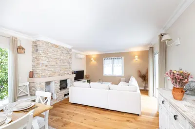 Coin salon dans l'établissement Azurenting - Villa 5 chambres - Juan-les-pins