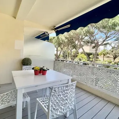 Beautiful T2 large terrace near Center & sea