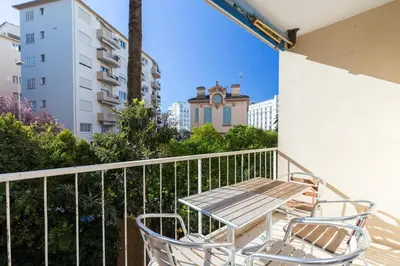 Balcon ou terrasse dans l'établissement Spacious Studio Apartment Near The Beach - 2313