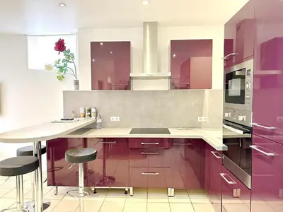 Cuisine ou kitchenette dans l'établissement Cannes centre T3 Carré D'Or calme air conditionné WiFi