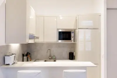 Cuisine ou kitchenette dans l'établissement Appartement centre-ville à 5 min du palais des festivals