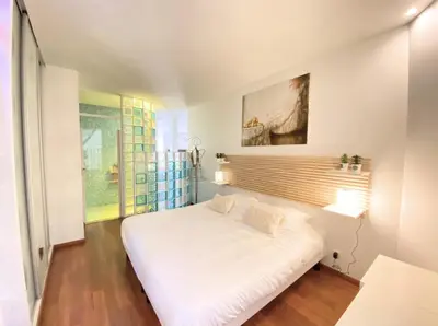 Un ou plusieurs lits dans un hébergement de l'établissement One bedroom with balcony Rue Chabaud