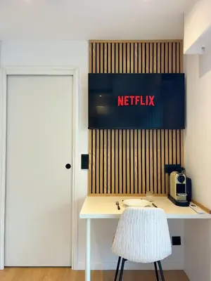 Télévision ou salle de divertissement dans l'établissement Charmant studio avec grande terrasse