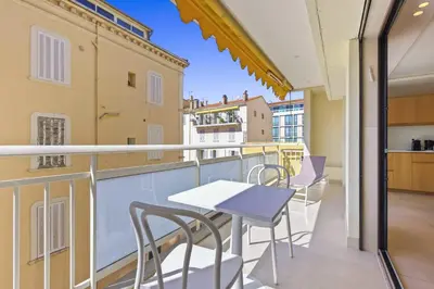 Balcon ou terrasse dans l'établissement REF 2021 -Cannes Centre Croisette - Apartment for rent