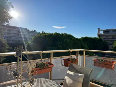 Balcon ou terrasse dans l'établissement Cozy Cannes Studio - 12 Min Walk To The Beach - Free Parking