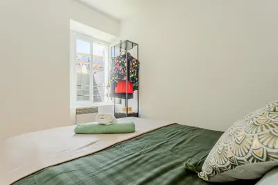 Un ou plusieurs lits dans un hébergement de l'établissement Brise de Sauge 1BR cosy clim, proche Palais