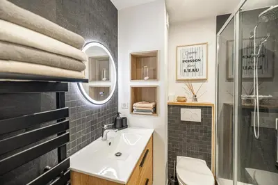 Salle de bains dans l'établissement 13 PRAD - Renovated apartment for 3 travelers near Croisette
