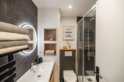 Salle de bains dans l'établissement 13 PRAD - Renovated apartment for 3 travelers near Croisette