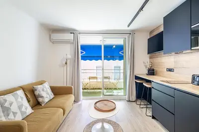 Cuisine ou kitchenette dans l'établissement 13 PRAD - Renovated apartment for 3 travelers near Croisette