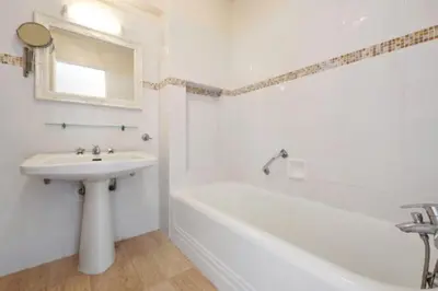 Salle de bains dans l'établissement Apartment Near Beach With Sea View 2 Terraces!