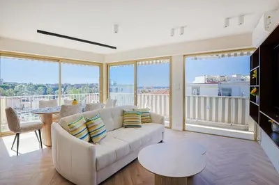Télévision ou salle de divertissement dans l'établissement L'Alina - Balcon - 6 pers - Vue mer