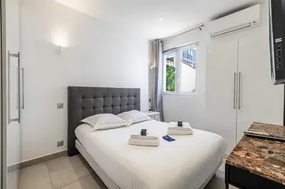 Un ou plusieurs lits dans un hébergement de l'établissement Charming flat - AC - 2BR - 6P - Cannes