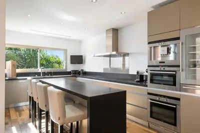 Cuisine ou kitchenette dans l'établissement REF 2138 - Cannes - Villa sea view