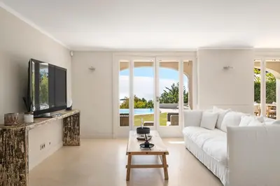 Télévision ou salle de divertissement dans l'établissement REF 2138 - Cannes - Villa sea view