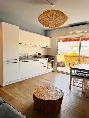 Cuisine ou kitchenette dans l'établissement Hacienda - 6 couchages - Terrasse & Garage