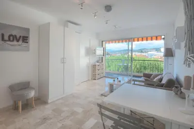 Plan de l'établissement Magnifique studio dans le centre-ville de Cannes