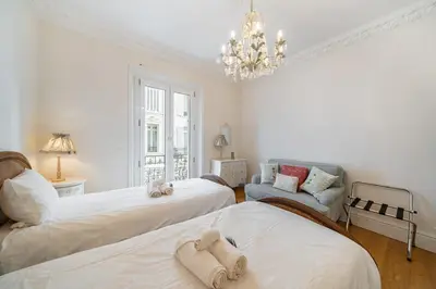 Un ou plusieurs lits dans un hébergement de l'établissement Truly amazing 3 bedrooms Cannes center!!