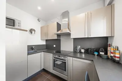 Cuisine ou kitchenette dans l'établissement Agréable studio à deux pas de la Croisette