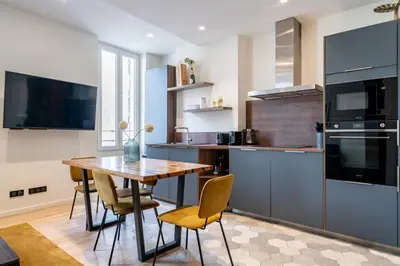 Cuisine ou kitchenette dans l'établissement Pleasant 2 bedroom in the heart of Cannes