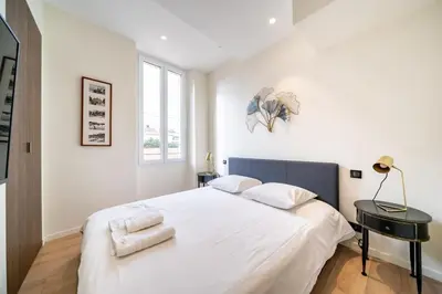 Un ou plusieurs lits dans un hébergement de l'établissement Pleasant 2 bedroom in the heart of Cannes