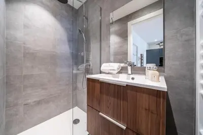 Salle de bains dans l'établissement Pleasant 2 bedroom in the heart of Cannes
