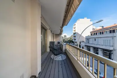 Balcon ou terrasse dans l'établissement COZYSTAY - Brand new 3 bedrooms 2min walk to carlton hotel