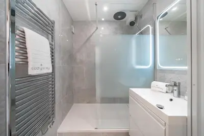 Salle de bains dans l'établissement Agréable 3 pièces rénové à deux pas de la croisette