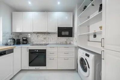 Cuisine ou kitchenette dans l'établissement Agréable 3 pièces rénové à deux pas de la croisette