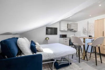 Cuisine ou kitchenette dans l'établissement Renovated and Bright Studio 3P - Cannes