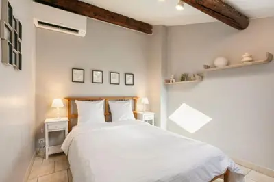Un ou plusieurs lits dans un hébergement de l'établissement Duplex au cœur du vieil Antibes, Le Jamesy