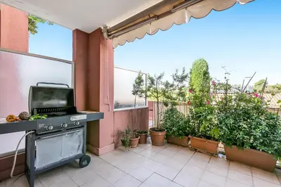 Balcon ou terrasse dans l'établissement Cosy Apartement Gaia Villeneuve-Loubet - Happy Rentals