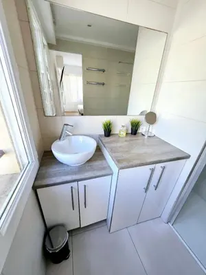 Plan de l'établissement Appartement 2 pièces, emplacement de rêve Martinez