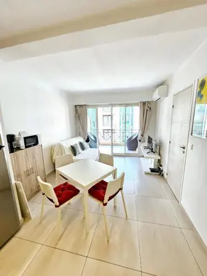 Coin salon dans l'établissement Appartement 2 pièces, emplacement de rêve Martinez
