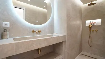 Salle de bains dans l'établissement Le Bristol 4 pièces luxe au centre de Juan les pins