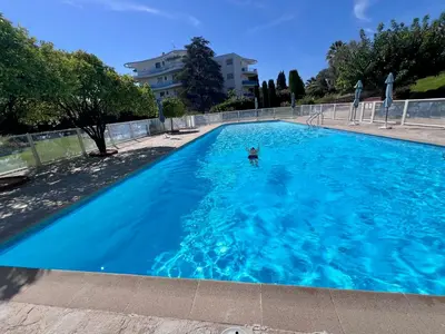 Piscine de l'établissement L'Oranger d'Azur ou située à proximité