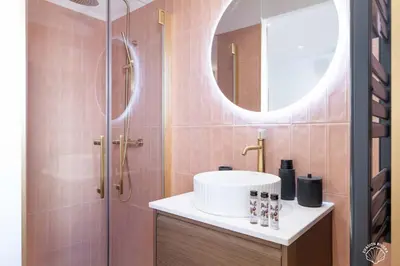 Salle de bains dans l'établissement La Touraque by Evasion Riviera, Vieil Antibes, Remparts