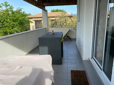 Balcon ou terrasse dans l'établissement Piscine Intérieure chauffée Appartement Haut de villa