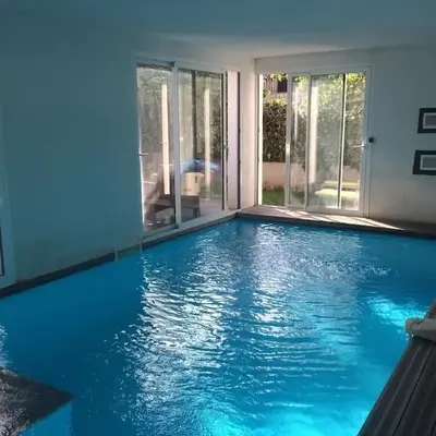 Piscine Intérieure chauffée Appartement Haut de villa