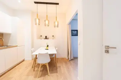 Cuisine ou kitchenette dans l'établissement Ideal Groupes & Familles 3 chambres - 10 pers - Hyper-centre Cannes