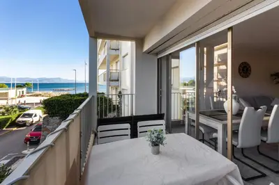 Balcon ou terrasse dans l'établissement La Plage - Spacieux - Vue Mer - Parking - Clim - Piscine