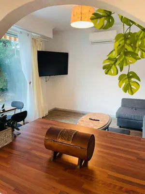 Télévision ou salle de divertissement dans l'établissement centre Golf Juan - beach & train station
