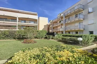 Jardin de l'établissement Charming 2 bedroom with sea view, pool and parking