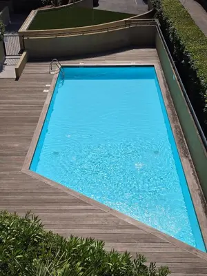 Piscine de l'établissement La Plage rooftop ou située à proximité