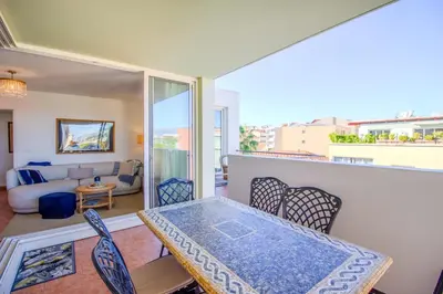 Balcon ou terrasse dans l'établissement MISTRAL - Appartement 3 chambres, Piscine, Rooftop, Climatisation et Parking
