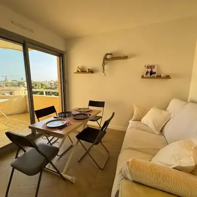 3-room apartment in Antibes - Swimming pool - Sea view
