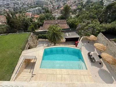 Piscine de l'établissement Grande villa, 6 chambres, vue mer, montagne & ville de Cannes ou située à proximité
