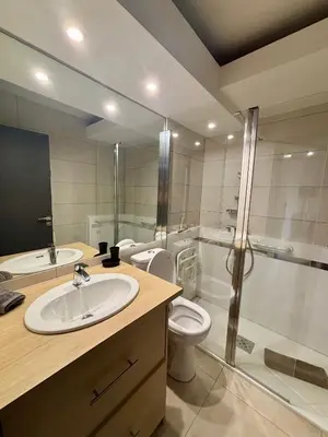 Salle de bains dans l'établissement City Center Antibes