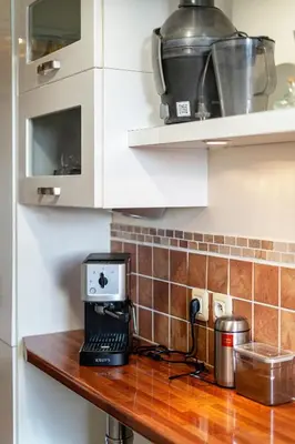 Cuisine ou kitchenette dans l'établissement L’Écrin des Collines Calme et panorama ensoleillé