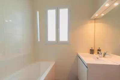Salle de bains dans l'établissement Apartment near Croisette and Cannes festival